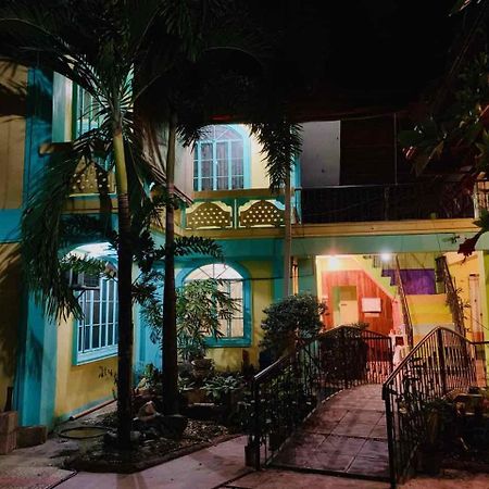 Colors Boutique Hostel Puerto Princesa Exterior foto