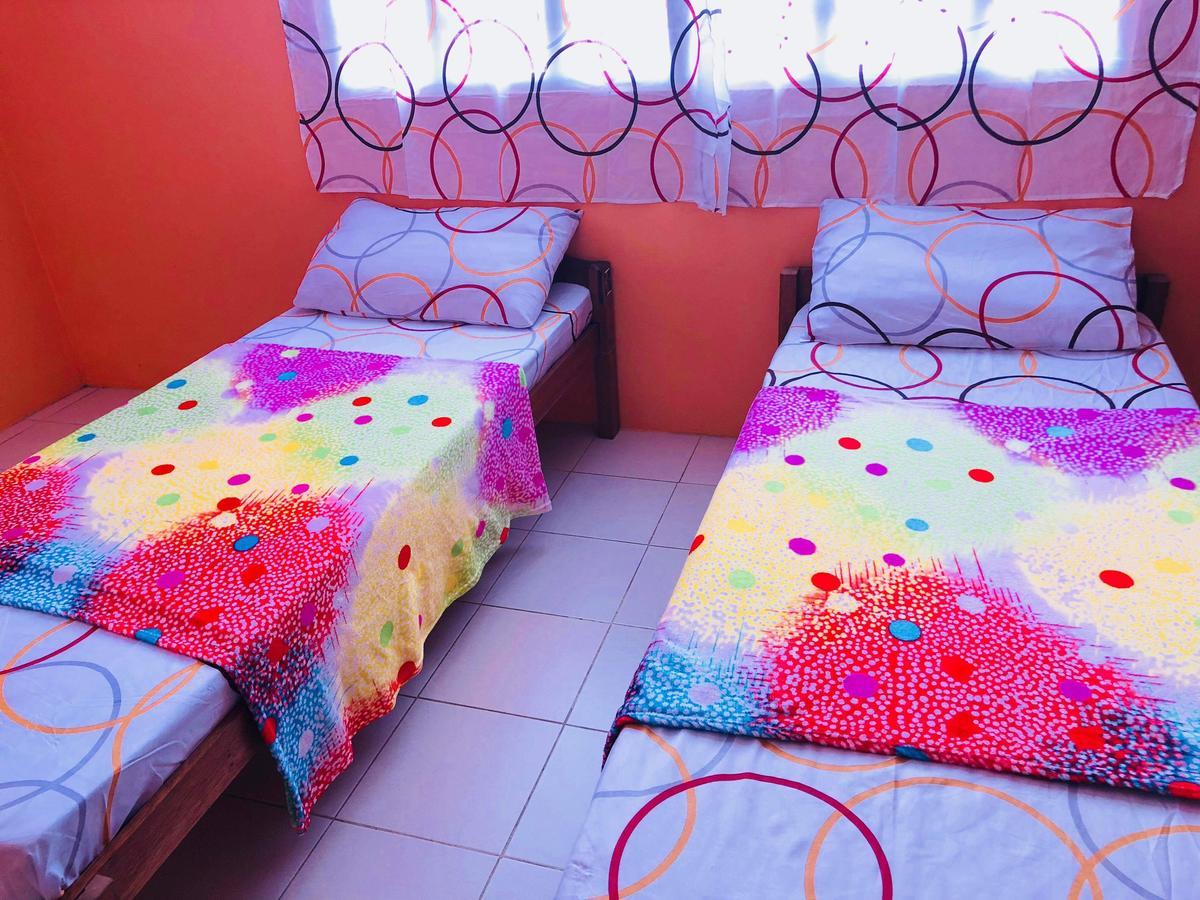 Colors Boutique Hostel Puerto Princesa Exterior foto