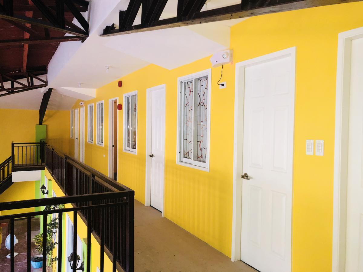 Colors Boutique Hostel Puerto Princesa Exterior foto